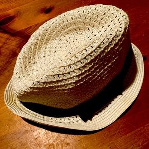 White hat 👒 for everyday wear !